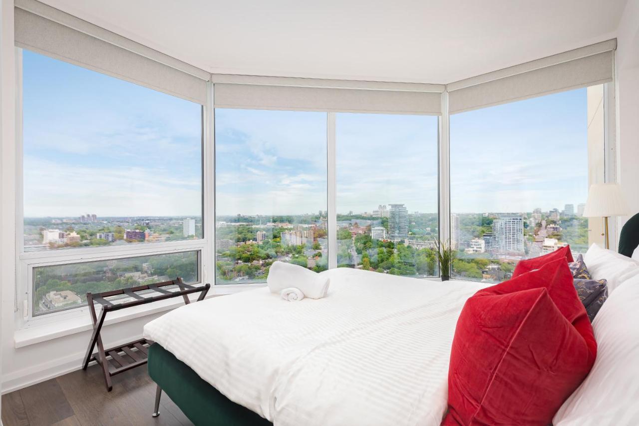 Luxury 2-Bedroom Apartment In Yorkville With The Best City View In Downtown Τορόντο Εξωτερικό φωτογραφία