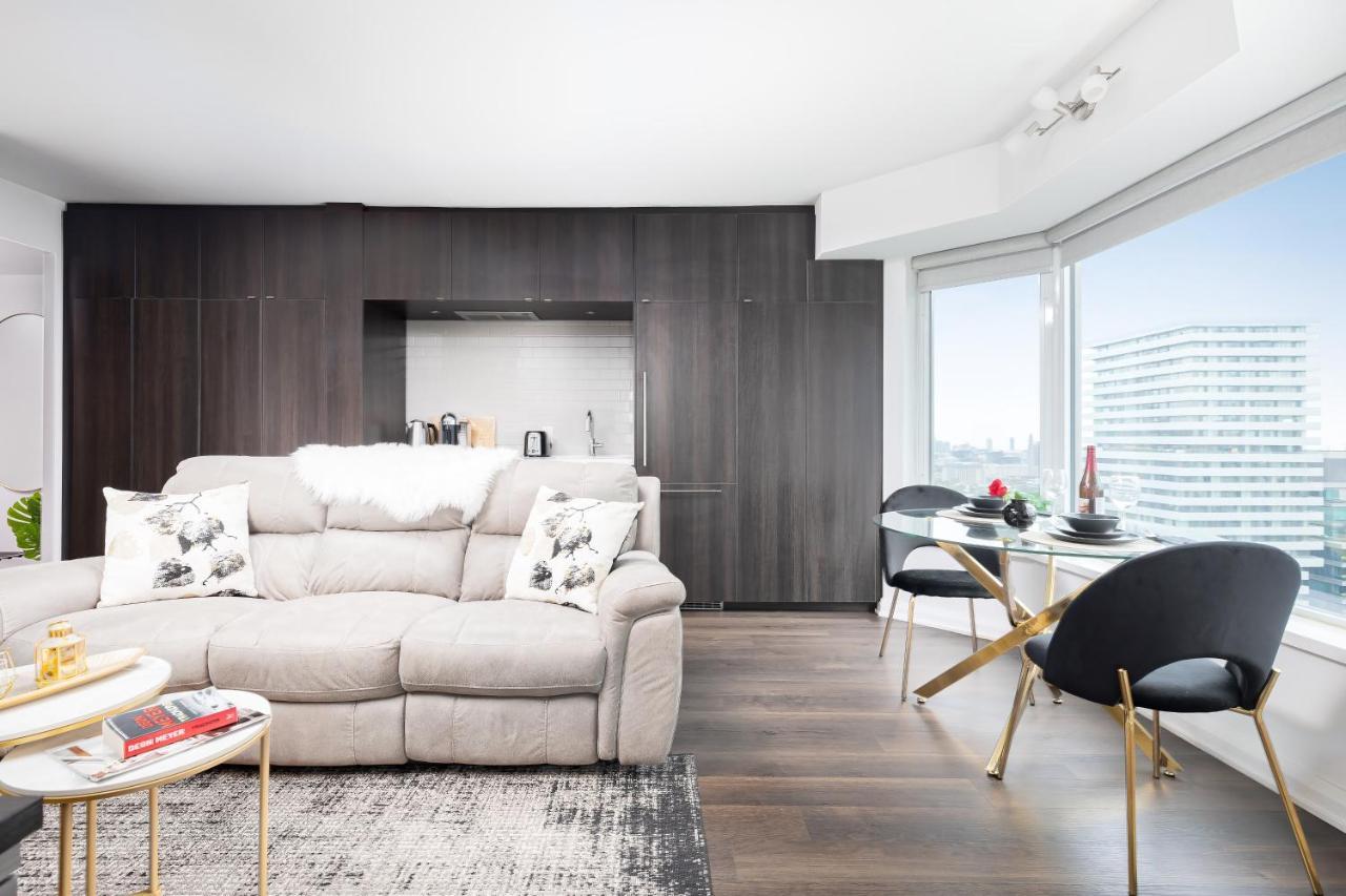 Luxury 2-Bedroom Apartment In Yorkville With The Best City View In Downtown Τορόντο Εξωτερικό φωτογραφία