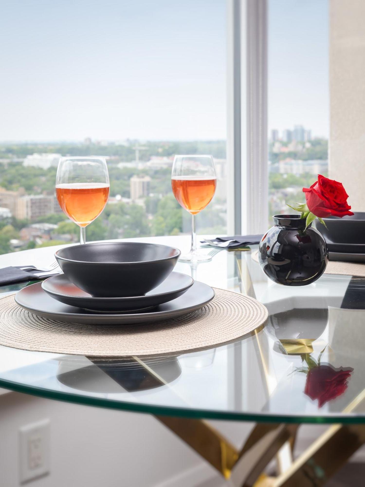 Luxury 2-Bedroom Apartment In Yorkville With The Best City View In Downtown Τορόντο Εξωτερικό φωτογραφία