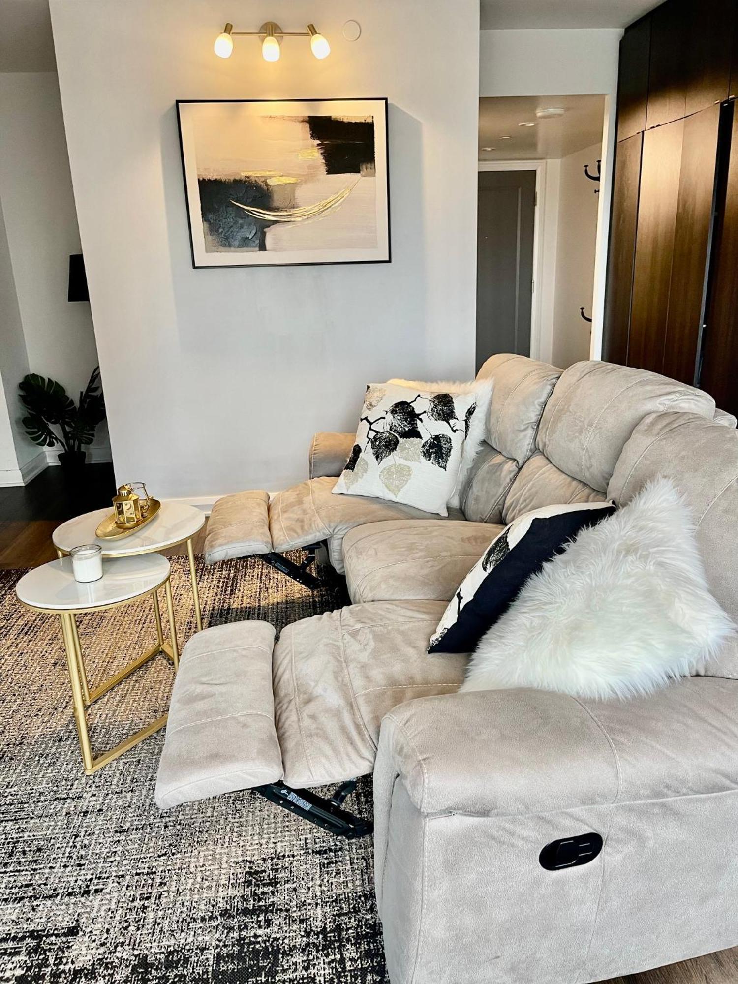 Luxury 2-Bedroom Apartment In Yorkville With The Best City View In Downtown Τορόντο Εξωτερικό φωτογραφία