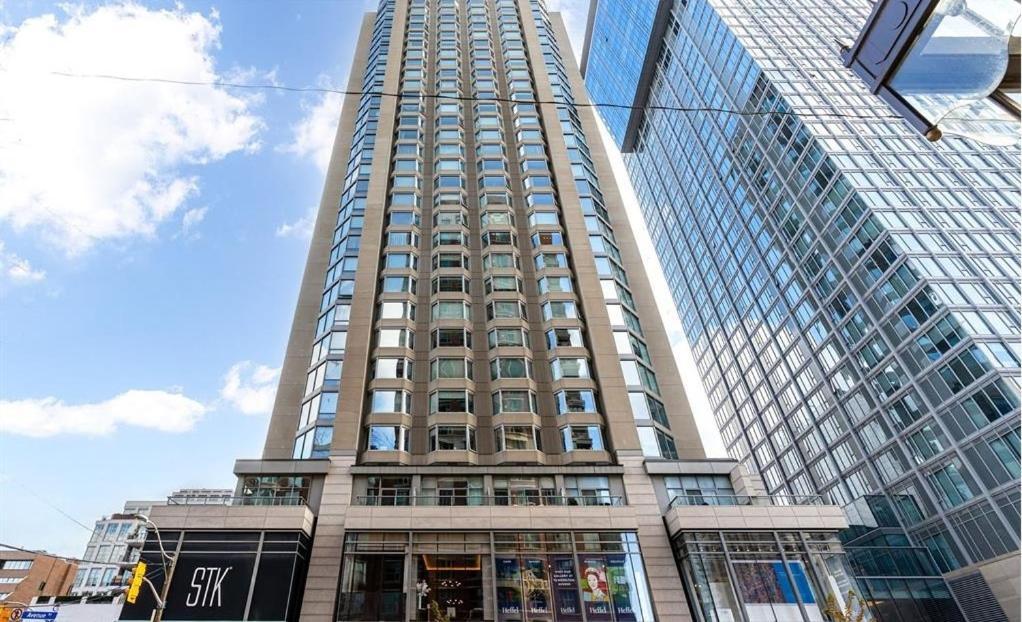 Luxury 2-Bedroom Apartment In Yorkville With The Best City View In Downtown Τορόντο Εξωτερικό φωτογραφία