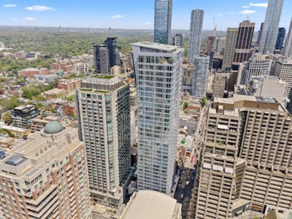 Luxury 2-Bedroom Apartment In Yorkville With The Best City View In Downtown Τορόντο Εξωτερικό φωτογραφία